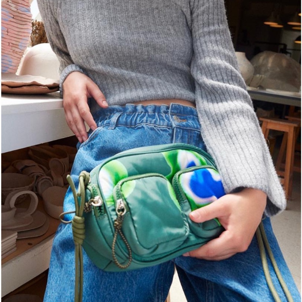 Stylish Bandolera nylon discount Green Camouflage Crossbody Bag. New conditions